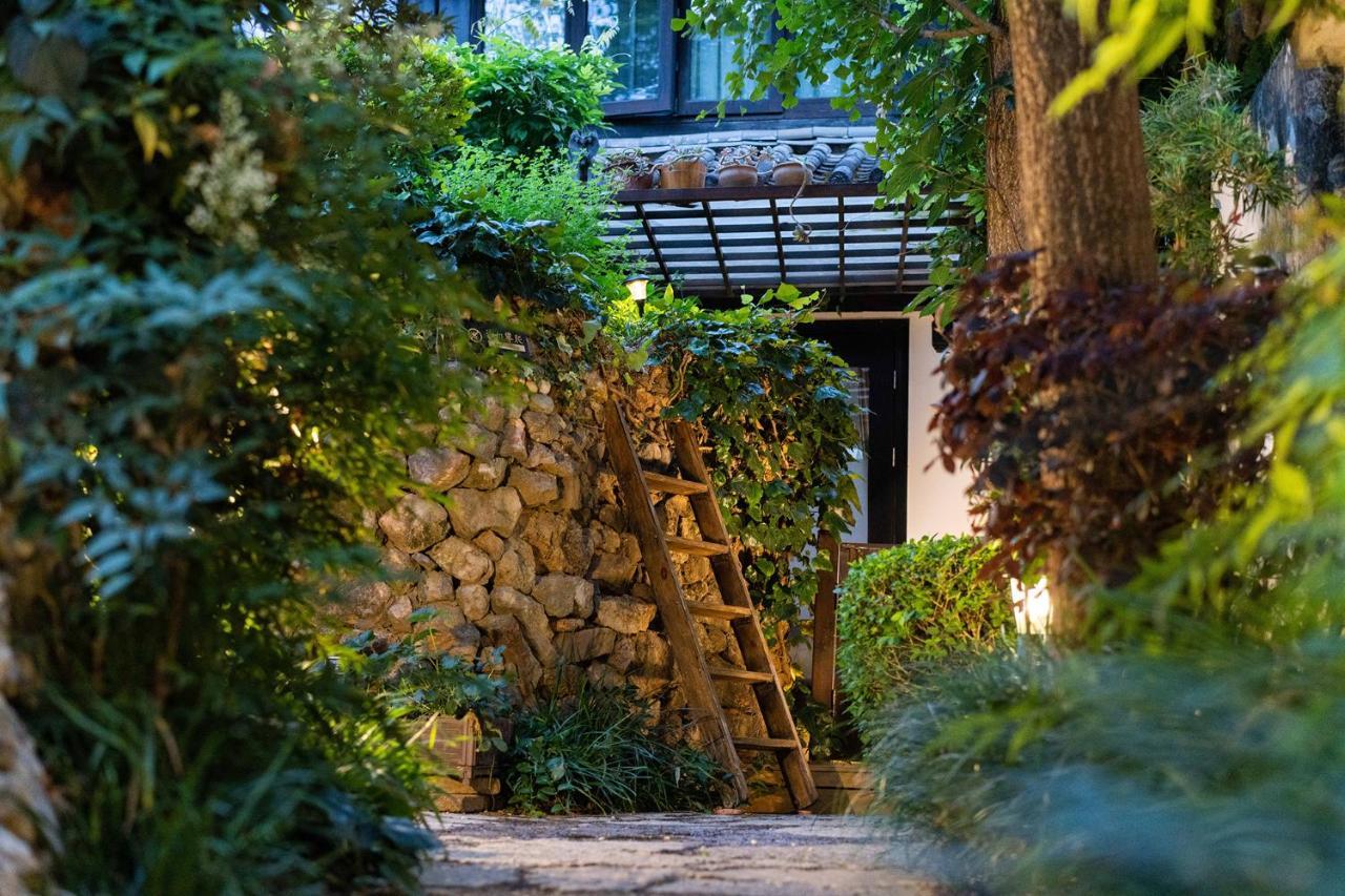 Hotel The Bivou Lijiang Lijiang  Exterior foto